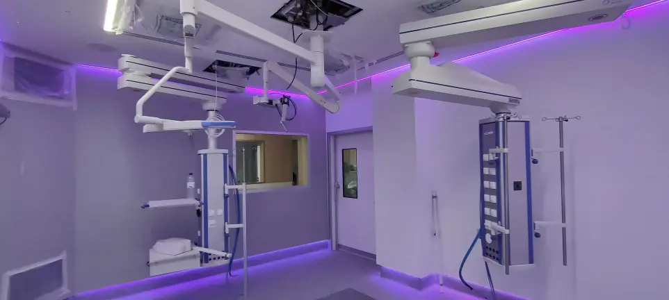 Iluminación ambiental LED en quirófano del Hospital Sant Joan de Déu, proyecto lumínico técnico realizado por Luxes.