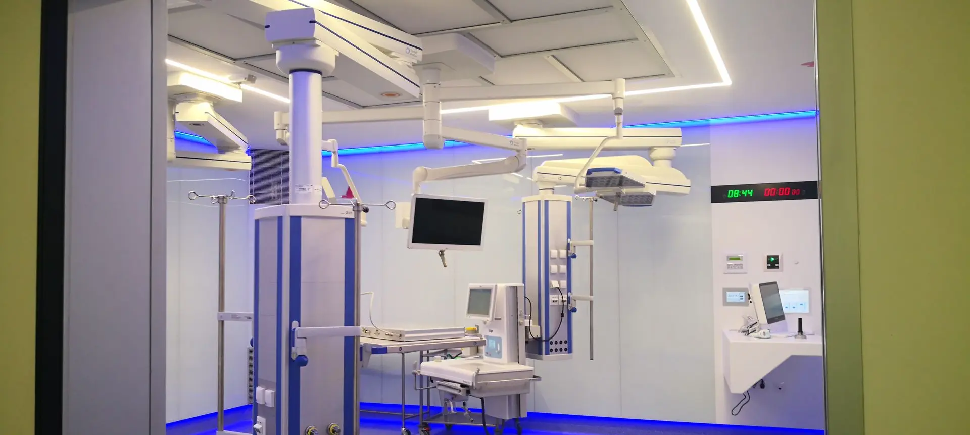 Iluminación LED técnica del quirófano del Hospital Sant Joan de Déu, proyecto lumínico realizado por Luxes.