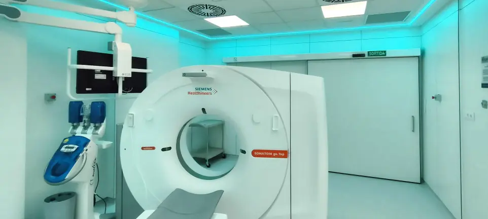 Iluminación LED en sala de resonancia magnética del Hospital Josep Trueta, proyecto de iluminación realizado por Luxes.