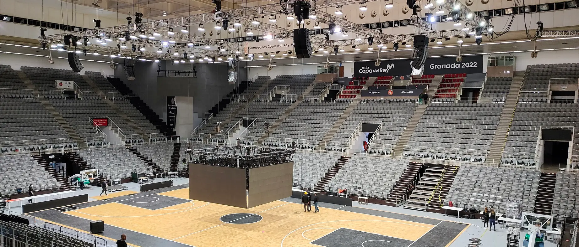 Iluminación LED de alta potencia en el Palacio de Deportes de Granada para la Copa del Rey de Baloncesto 2022, proyecto de Luxes.