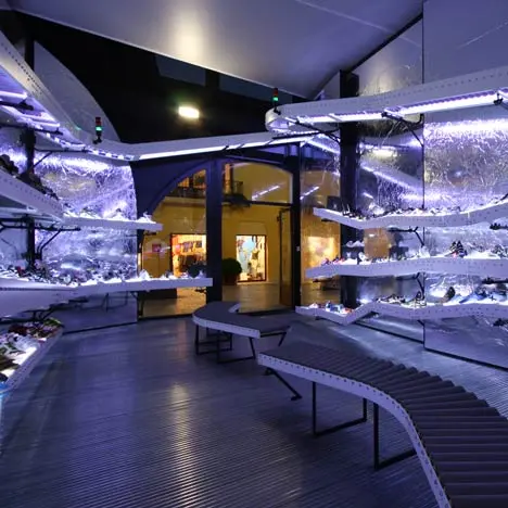Iluminación decorativa LED de Luxes en el interior de la tienda Munich La Roca Village.