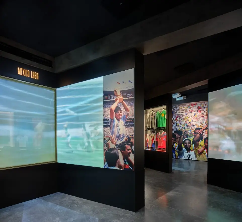Diseño lumínico y audiovisual en la sala México 1986 del Museo Legends de fútbol.