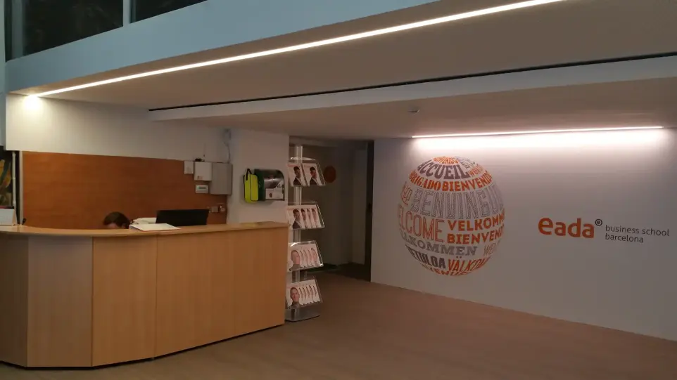 Mostrador de recepción con luz integrada
