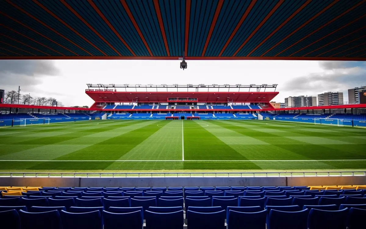 Iluminación LED deportiva en el Estadio Johan Cruyff, proyecto lumínico de Luxes para optimizar la visibilidad y eficiencia energética.